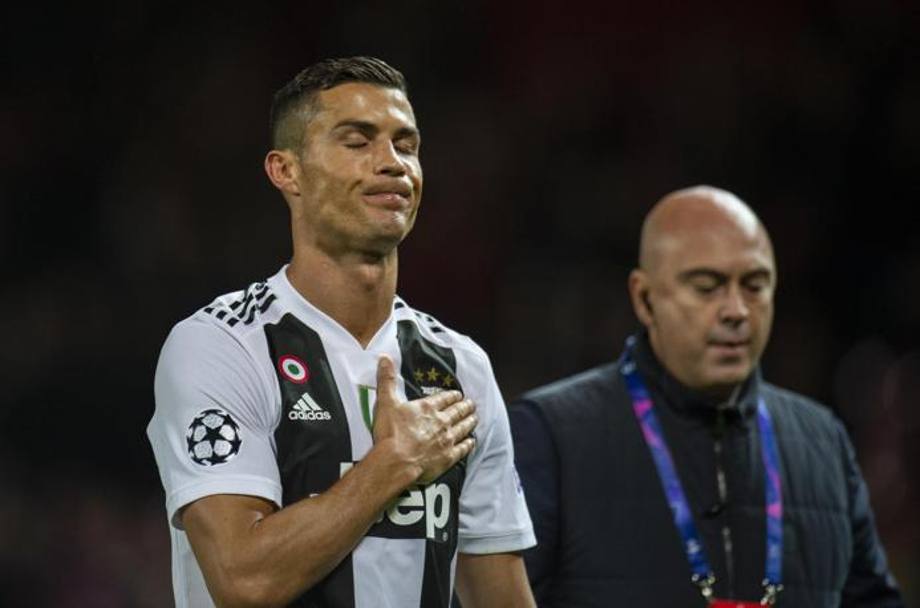 Ancora Cristiano Ronaldo che si batte la mano sul cuore. EPA